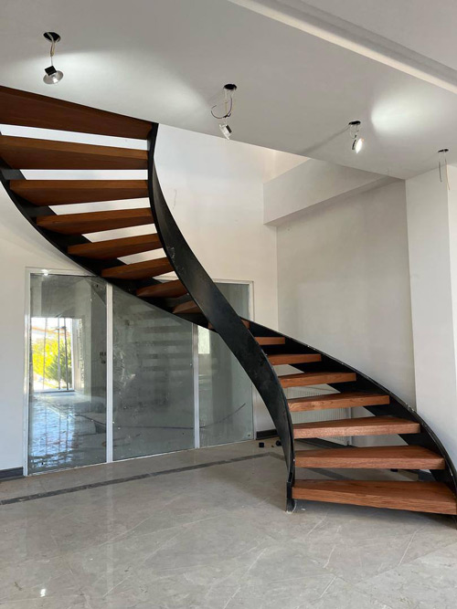 پله پیش ساخته دلینا