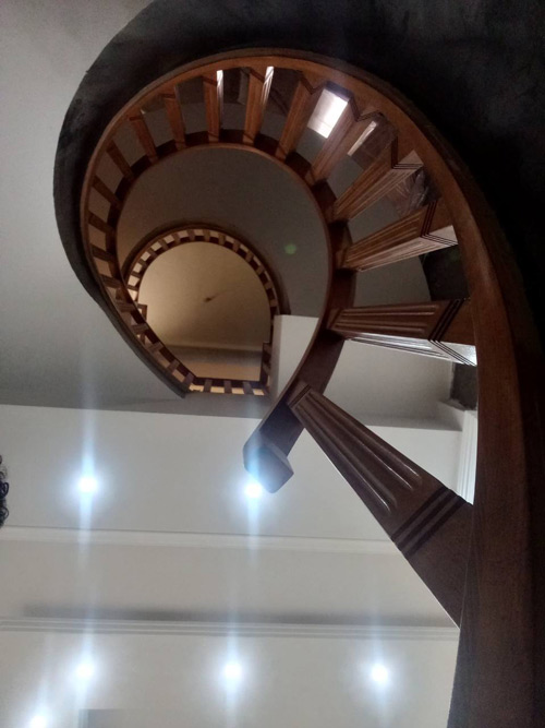 مزایا پله چوبی پیش ساخته